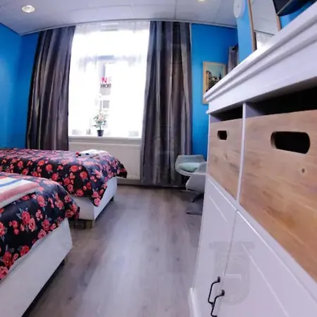 Five Star Scheveningen Bed & Breakfast *